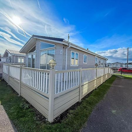 Luxury Lodge At Suffolk Sands Holiday Park Ref 45009Mv Felixstowe Eksteriør bilde