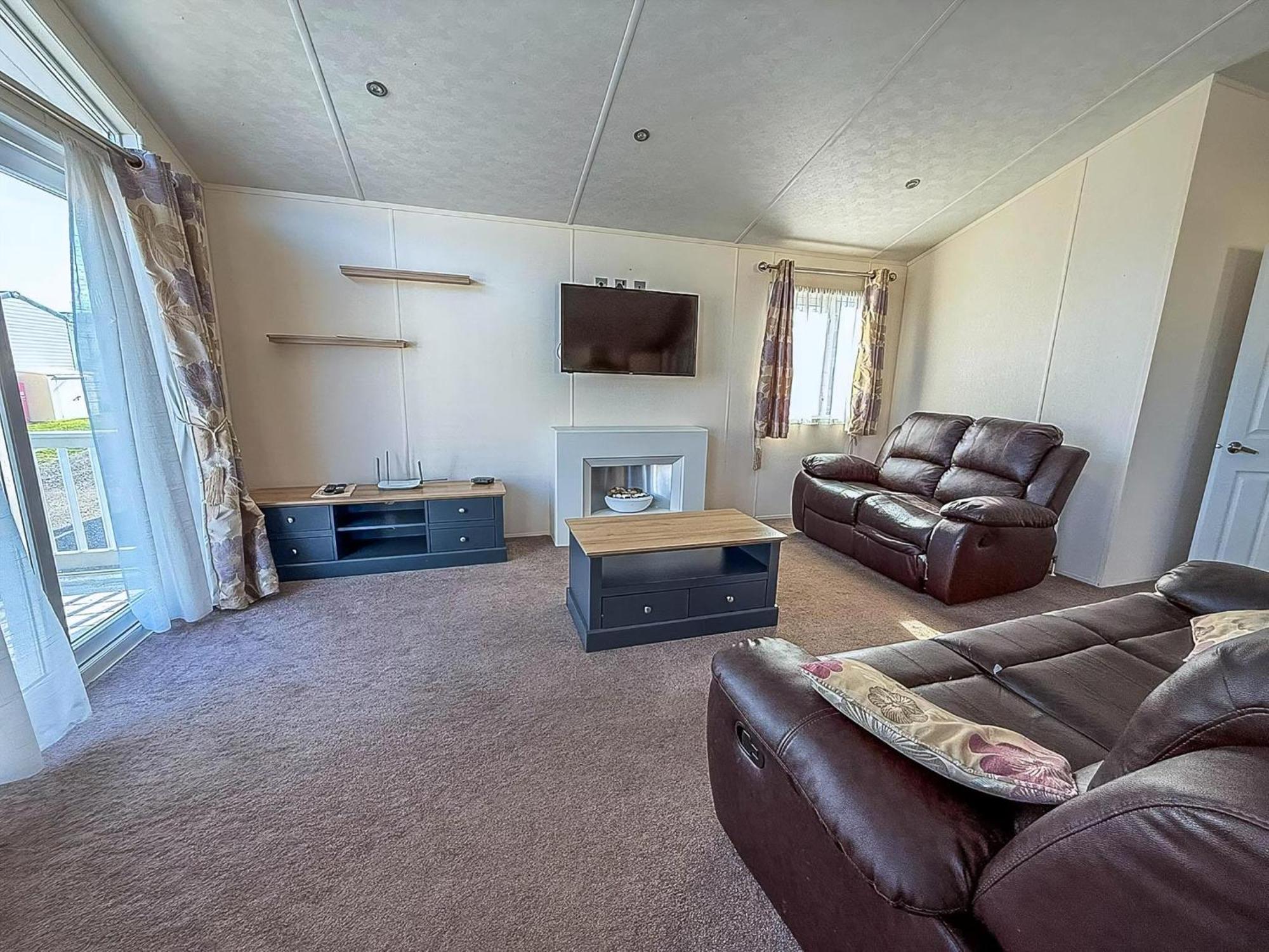 Luxury Lodge At Suffolk Sands Holiday Park Ref 45009Mv Felixstowe Eksteriør bilde
