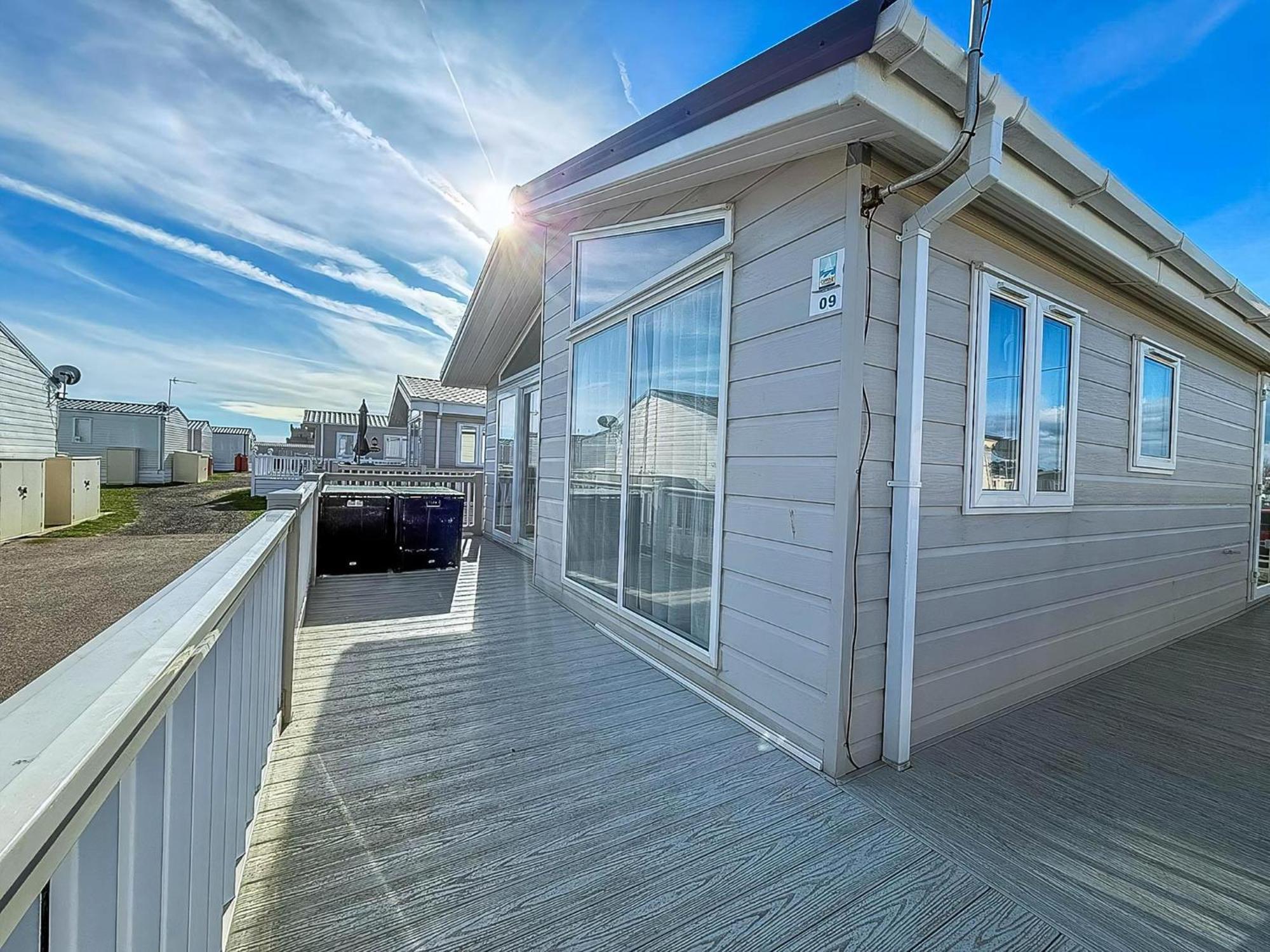 Luxury Lodge At Suffolk Sands Holiday Park Ref 45009Mv Felixstowe Eksteriør bilde